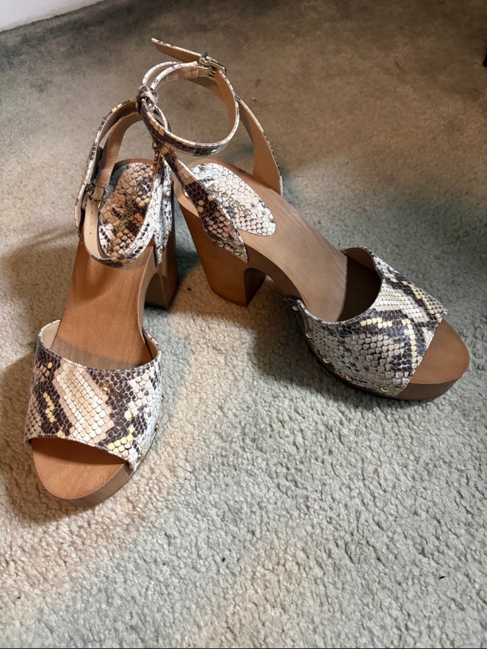 Express Womens Snakeskin clog hot Platform Sandals Ankle Strap Neutral 9 EUC